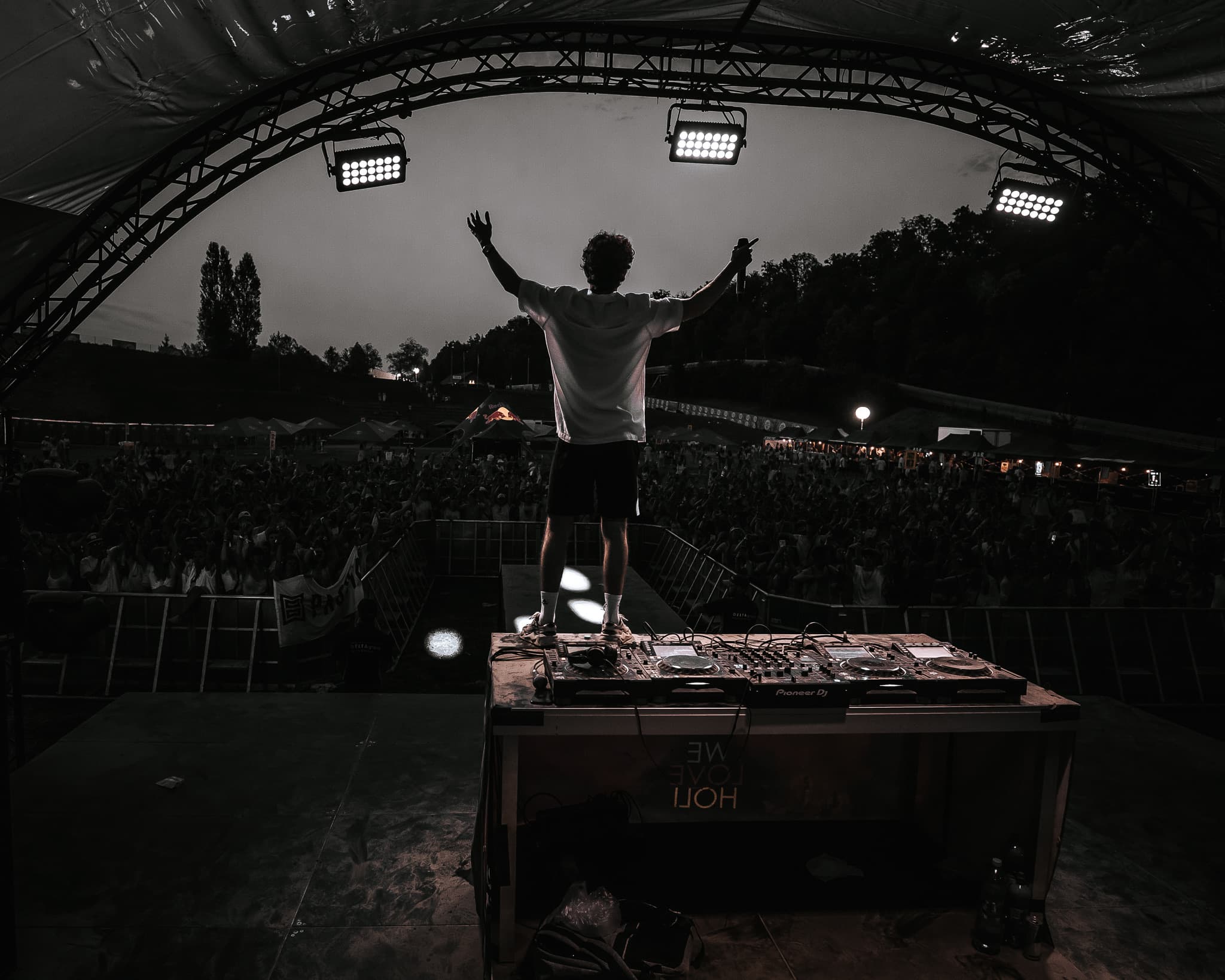 PASSIK on stage in front of a festival crowd